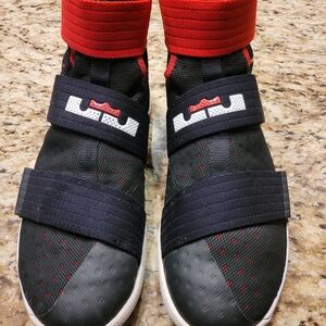 Nike Lebron Soldier Ten Men Size 11